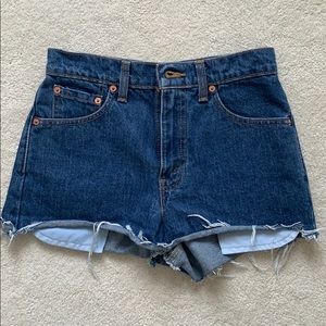 HIGH WAISTED LEVI JEAN SHORTS